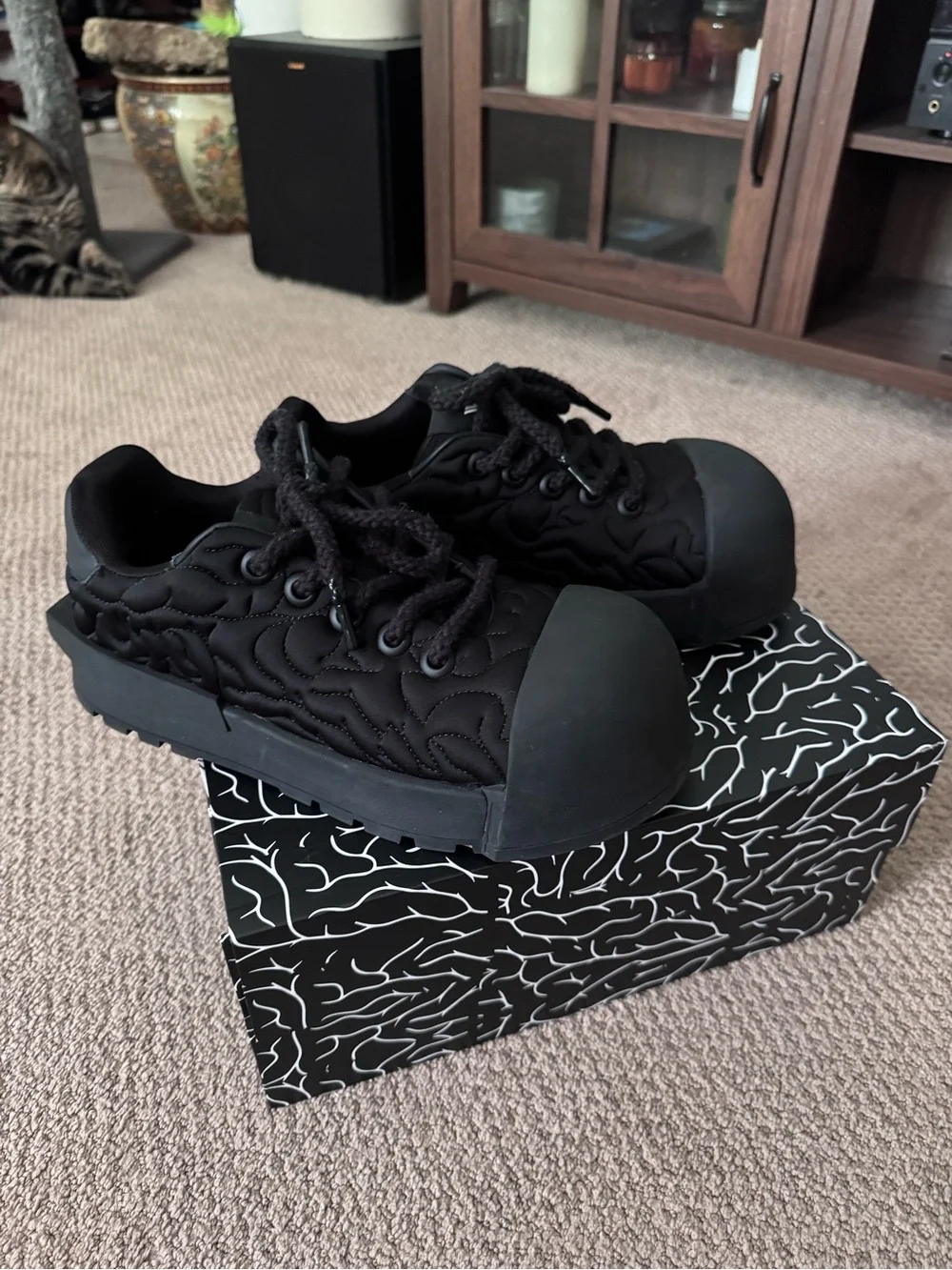 Men's Quilted Black Low-Top Sneakers